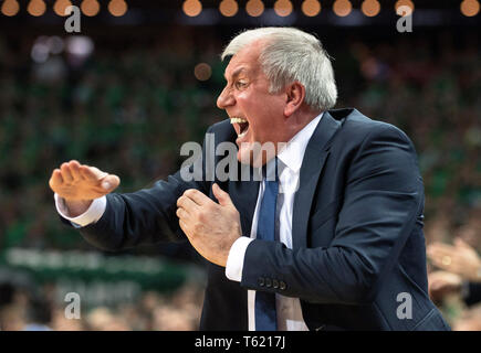 Beijing, la Lituanie. Apr 23, 2019. Entraîneur de Beko Fenerbahce Istanbul Zeljko Obradovic réagit au cours du troisième match de l'Euroligue entre la Lituanie et la Turquie du Zalgiris Kaunas Fenerbahce Istanbul de Beko à Kaunas, Lituanie, 23 avril 2019. (Xinhua/Pliadis Alfredas) Credit : Alfredas Pliadis/Xinhua/Alamy Live News Banque D'Images