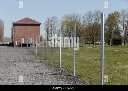 Hambourg, Allemagne. Apr 15, 2019. Vue de l'ancien prisonnier 21-24 bloc sur le site de l'ancien camp de concentration de Neuengamme. Photo : Markus Scholz/dpa/Alamy Live News Banque D'Images