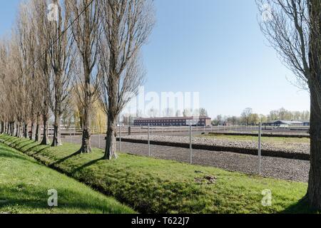 Hambourg, Allemagne. Apr 15, 2019. Vue de l'ancien prisonnier 21-24 bloc sur le site de l'ancien camp de concentration de Neuengamme. Photo : Markus Scholz/dpa/Alamy Live News Banque D'Images