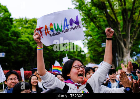 Tokyo, Japon. Apr 28, 2019. Les participants prennent part à la Tokyo Rainbow Pride Parade à Shibuya, Tokyo District. On estime que 10 000 personnes ont participé à la parade de la fierté Arc-en-ciel de Tokyo et ont défilé dans les rues de Shibuya pour sensibiliser la population sur une société exempte de préjugés et de discrimination. Credit : Keith Tsuji/ZUMA/Alamy Fil Live News Banque D'Images