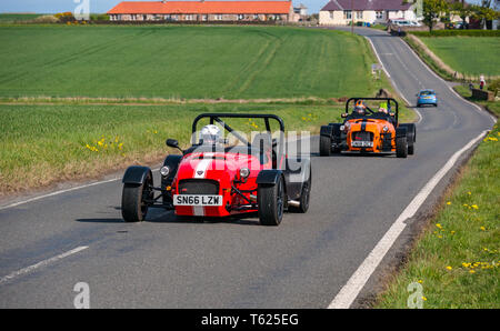 East Lothian, UK. 28 avril 2019. Voiture Classique Tour : North Berwick Rotary Club organise son 3ème rallye avec 65 voitures inscrites. La voiture parcours est de East Lothian et retourner par le Scottish Borders, la collecte de fonds pour les organismes de bienfaisance locaux. Un Raptor 2016 R et un Raptor 2018 RR235 Banque D'Images