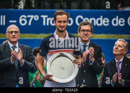 Barcelone, Espagne. 28 avril, 2019 : DANIIL MEDVEDEV (RUS) est défait par Dominic Thiem (AUT) dans la finale de l'Open de Barcelone Banc Sabadell' 2019. Thiem gagne 6:4 , 6:0 Banque D'Images