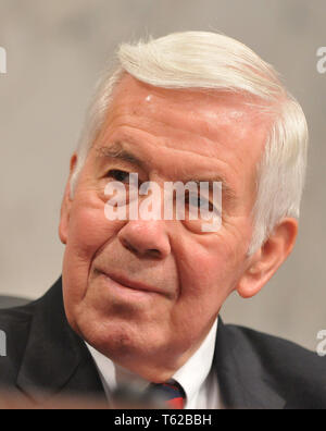 Washington, District de Columbia, Etats-Unis. 15 Jan, 2009. Washington, DC - 15 janvier 2009 -- United States le sénateur Richard Lugar (républicain de l'Indiana) est à l'écoute comme le Dr Susan Rice témoigne devant le United States Commission des relations étrangères du Sénat audition de confirmation pour sa nomination comme ambassadeur des Nations Unies à Washington, DC le jeudi 15 janvier, 2009 Credit : Ron Sachs/CNP/ZUMA/Alamy Fil Live News Banque D'Images