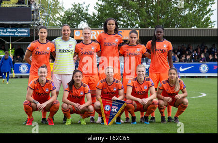 Kingston, au Royaume-Uni. Apr 28, 2019. Photo de l'équipe match avant Lyon (rangée arrière de gauche à droite) Dzsenifer Marozs‡n, Sarah Bouhaddi Gardien, Amandine Henry, Wendie Renard, Griedge Mbock & Delphine Cascarino (première rangée, l-r) Lucy Bronze, Selma Bacha, EugŽnie Hegerberg Le Sommer, Ada & Amel Mejri au cours de l'UEFA Women's Champions League semi-final 2ème match aller entre Chelsea et l'Olympique Lyonnais Femmes Feminin au Cherry Red Records Stadium, Kingston, en Angleterre, le 28 avril 2019. Photo par Andy Rowland. Credit : premier Media Images/Alamy Live News Banque D'Images