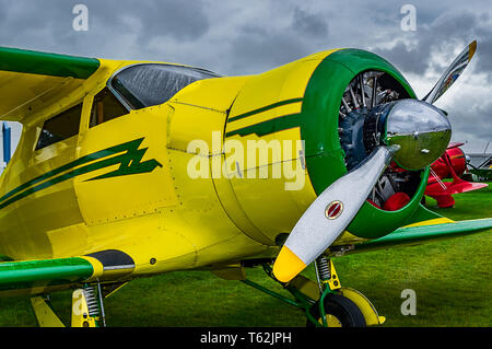 Un hêtre 1937 D17-S Staggerwing en exposition statique à Goodwood Revival 2017 Banque D'Images