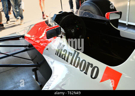 Imola, 27 avril 2019 Historique 1990 : F1 McLaren MP4-5B ex Ayrton Senna - Gerhard Berger dans le fort au cours de Minardi jour Historique 2019 au circuit d'Imola Banque D'Images