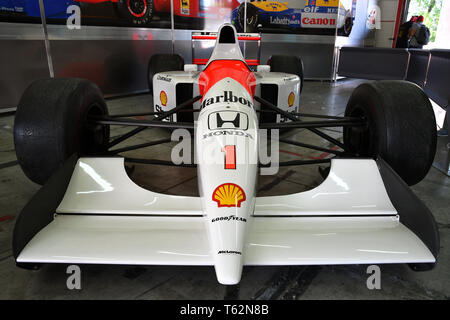 Imola, 27 avril 2019 Historique 1992 : F1 McLaren MP4-7 ex Ayrton Senna - Gerhard Berger dans le fort au cours de Minardi jour Historique 2019 au circuit d'Imola Banque D'Images