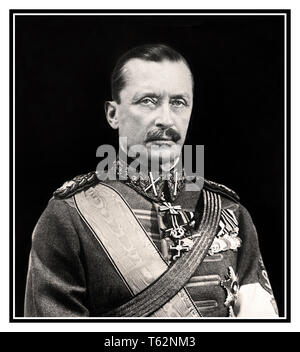 Mannerheim Vintage deuxième Guerre mondiale portrait officiel du Commandant suprême finlandais Carl Gustaf Emil Mannerheim en uniforme Helsinki Finlande Banque D'Images