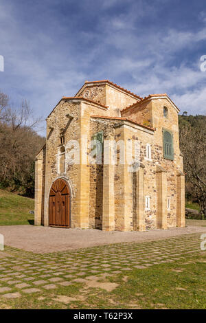 Vue sur San Miguel de Lillos'église dans les Asturies (Espagne) Banque D'Images