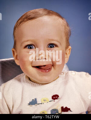 1960 Happy Baby Boy Faire Une Drole De Tronche De Lecher Ses Levres Avec Sa Langue Kb5065 Har001 Hars Lechant Le Bonheur De La Tete Et Des Epaules Sa Croissance Bebe