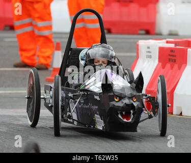 Course de voiture électrique Greenpower venir à Kingston Upon Hull Rue Rue de la toute première course de voiture électrique en Grande-Bretagne le 28 avril 2019 Banque D'Images