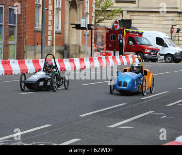 Course de voiture électrique Greenpower venir à Kingston Upon Hull Rue Rue de la toute première course de voiture électrique en Grande-Bretagne le 28 avril 2019 Banque D'Images