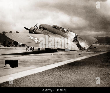 1940 7 décembre 1941 LA SECTION AVANT DE SAUTER de l'AVION AU TERRAIN AU COURS D'HICKAM Attaque japonaise sur Pearl Harbor, Hawaii USA - q74704 CPC001 HARS ATTAQUE RISQUE TRANSPORT HAWAÏENNE B&W TRISTESSE AMÉRIQUE DU NORD AMÉRIQUE DU NORD PORT AVIONS CATASTROPHE DESTRUCTION ÎLES PUISSANT MONDE GUERRES SECONDE GUERRE MONDIALE SECONDE GUERRE MONDIALE L'AVIATION DE LA SECONDE GUERRE MONDIALE 7 DÉCEMBRE BONJOUR SOUFFLÉ LA MOBILITÉ conceptuelle s'échapper de la SECONDE GUERRE MONDIALE 2 DÉCEMBRE 1941 7 CONTRADICTOIRES OUTRE ÉPAVE 1941 LUTTANT CONTRE LE NOIR ET BLANC AU COURS DES ÎLES HAWAII INFAMIE OLD FASHIONED SECTION DES ÎLES DU PACIFIQUE Banque D'Images