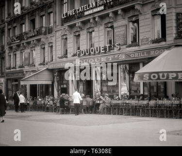 Années 1920 Années 1930 FOUQUET'S RESTAURANT CAFE CORNER CHAMPS ELYSÉES ET GEORGE V PARIS FRANCE - r3842 HAR001 SERVICE CLIENT HARS ET CÉLÈBRE TRADITION LOISIRS PROFESSIONS AUTORITÉ FIERTÉ ÉLÉGANT CONCEPTUEL GEORGE V RELAXATION GALA NOIR ET BLANC à l'ANCIENNE ANNÉE HAR001 Banque D'Images