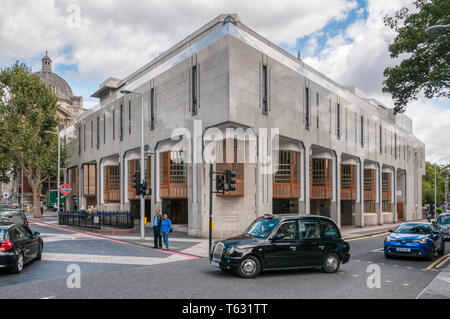 Le Centre Ismaili de Cromwell Gardens, Londres, est un centre social et religieux de la communauté musulmane ismaélienne. Conçu par Casson Conder Partnership Banque D'Images