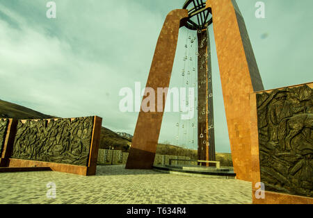 Chon-Tash, Kirghizistan, 4/2/2019 Stampede vers le ciel est le monument aux victimes de Staline, entre eux le père de Chingiz Ajtmatov Banque D'Images