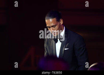 Le centre de Liverpool, Virgil van Dijk remporte le PFA Player de l'année au cours de la PFA Awards 2019 au Grosvenor House Hotel, Londres. Banque D'Images