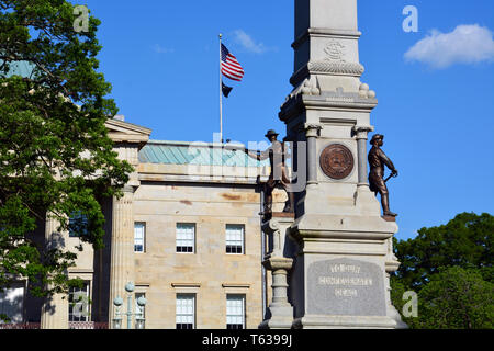 Consacrée en 1895, Raleigh's monument à la Caroline du Nord a chuté soldats confédérés se trouve sur le terrain de l'ancien bâtiment de Capitol. Banque D'Images