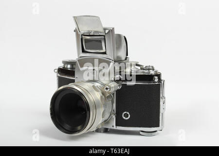 Old vintage retro photo caméra analogique sur fond blanc Banque D'Images