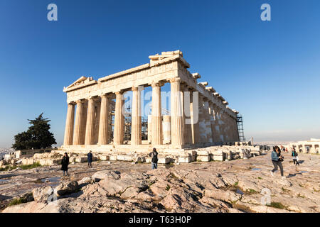 Athènes, Grèce. Le Parthénon, un ancien temple sur l'acropole d'Athènes dédié à la déesse Athéna Banque D'Images