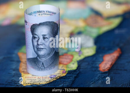 Yuan chinois sur la carte de l'Afrique continent. Les échanges commerciaux entre la Chine et les pays africains, le tourisme, l'économie et de l'investissement Banque D'Images