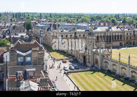 Ville et King's College view à partir de la 15e siècle grand tour de l'église St Mary, Cambridge, Cambridgeshire, Angleterre, Royaume-Uni Banque D'Images