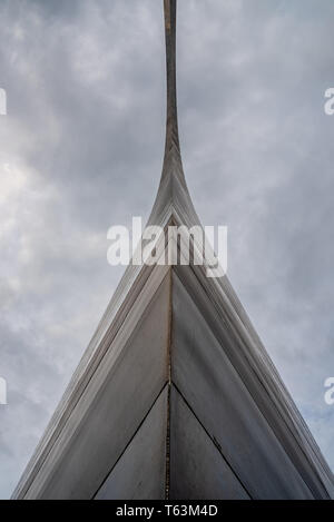 Saint Louis, États-Unis : Juin 12, 2018 : de l'échelle de gris de la jambe fine de Gateway Arch Vertical Image Banque D'Images