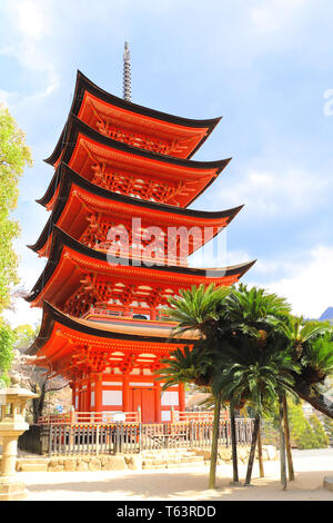 Goju-no-to (pagode pagode Gojunoto, pagode de cinq étages) d'Itsukushima, sacrée l'île de Miyajima, Japon Banque D'Images