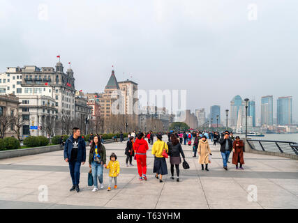 Shanghai, Chine. Le Bund (Waitan) et la rivière Huangpu au début de mars 2019 lorsque l'IQA (indice de qualité de l'air) était supérieur à 200, Shanghai, Chine Banque D'Images