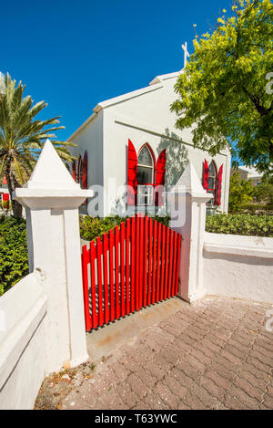 Porte Rouge, Église Anglicane Saint Mary'S, Ville De Cockburn, Île Grand Turk, Îles Turques Et Caïques, Caraïbes. Banque D'Images