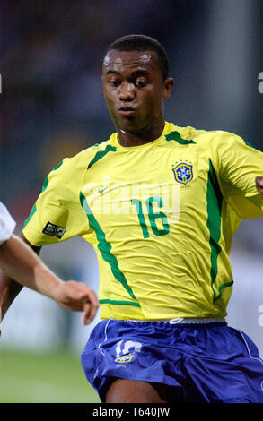 Stade de Gerland Lyon France, 21.06.2003, Football : Coupe des Confédérations, Brasil (jaune) vs USA (blanc) 1:0 --- Kleber (BRA) Banque D'Images