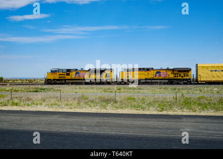 Union Pacific train de fret sur la route à nouveau Mexio, USA Banque D'Images