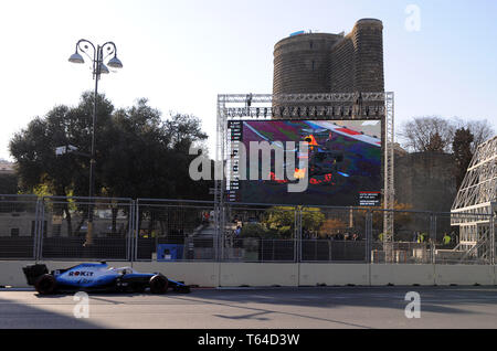 Baku, Azerbaïdjan. Apr 28, 2019. Le pilote Williams George Russell de la Grande-Bretagne fait concurrence au cours de la Formule 1 2019 Grand Prix de l'Azerbaïdjan à Bakou du circuit de la ville de Bakou, Azerbaïdjan, le 28 avril 2019. Credit : Tofiq Babayev/Xinhua/Alamy Live News Banque D'Images