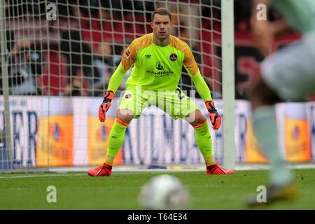 Nuremberg, Allemagne. 28 avr, 2019. firo : 28.04.2019, football, 1.Bundesliga 2018/2019 saison, 1.FC Nuremberg - FC Bayern Munich 1 : 1, Christian Mathenia, 1.FC Nuremberg, Nurnberg, FCN, figure d'ensemble, l'utilisation de crédit dans le monde entier | : dpa/Alamy Live News Banque D'Images