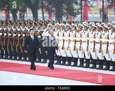 (190429) -- BEIJING, 29 avril 2019 (Xinhua) -- le président chinois Xi Jinping est titulaire d'une cérémonie de bienvenue pour le président portugais Marcelo Rebelo de Sousa avant leurs entretiens à Beijing, capitale de Chine, le 29 avril 2019. (Xinhua/Zhai Jianlan) Banque D'Images