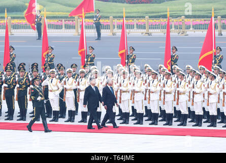 (190429) -- BEIJING, 29 avril 2019 (Xinhua) -- le président chinois Xi Jinping est titulaire d'une cérémonie de bienvenue pour le président portugais Marcelo Rebelo de Sousa avant leurs entretiens à Beijing, capitale de Chine, le 29 avril 2019. (Xinhua/Huang Jingwen) Banque D'Images