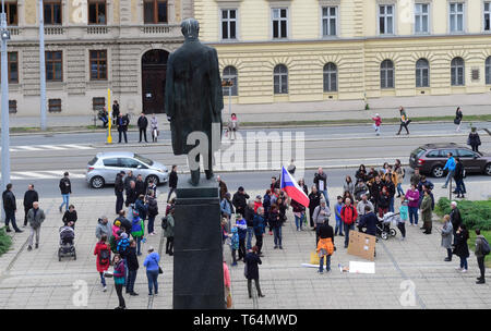 Olomouc, République tchèque. Apr 29, 2019. Mars pour pouvoir judiciaire indépendant contre la nomination de Marie Benesova en tant que nouveau ministre de la justice, organisé par millions d'instants pour la démocratie groupe dans Olomouc, République tchèque, le 29 avril 2019. Credit : Ludek Perina/CTK Photo/Alamy Live News Banque D'Images