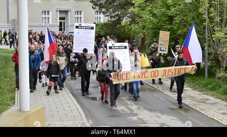 Olomouc, République tchèque. Apr 29, 2019. Mars pour pouvoir judiciaire indépendant contre la nomination de Marie Benesova en tant que nouveau ministre de la justice, organisé par millions d'instants pour la démocratie groupe dans Olomouc, République tchèque, le 29 avril 2019. Credit : Ludek Perina/CTK Photo/Alamy Live News Banque D'Images