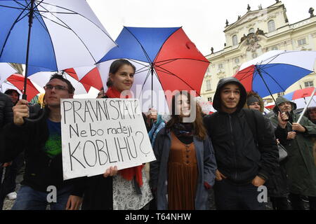 Mars pour pouvoir judiciaire indépendant contre la nomination de Marie Benesova en tant que nouveau ministre de la justice, organisé par millions d'instants pour la démocratie group à Prague, République tchèque, le 29 avril 2019. (CTK Photo/Vit Simanek) Banque D'Images