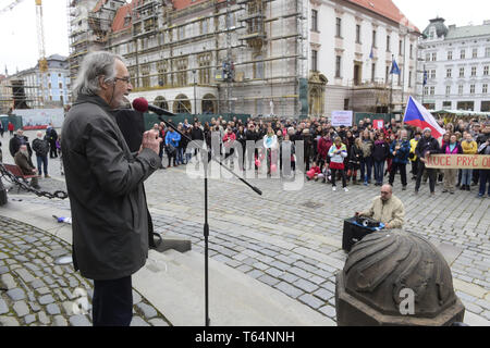 Olomouc, République tchèque. Apr 29, 2019. Mars pour pouvoir judiciaire indépendant contre la nomination de Marie Benesova en tant que nouveau ministre de la justice, organisé par millions d'instants pour la démocratie groupe dans Olomouc, République tchèque, le 29 avril 2019. Credit : Ludek Perina/CTK Photo/Alamy Live News Banque D'Images