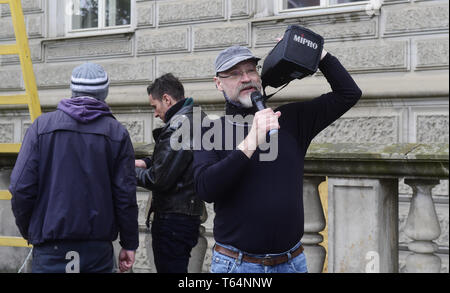 Olomouc, République tchèque. Apr 29, 2019. Mars pour pouvoir judiciaire indépendant contre la nomination de Marie Benesova en tant que nouveau ministre de la justice, organisé par millions d'instants pour la démocratie groupe dans Olomouc, République tchèque, le 29 avril 2019. Credit : Ludek Perina/CTK Photo/Alamy Live News Banque D'Images