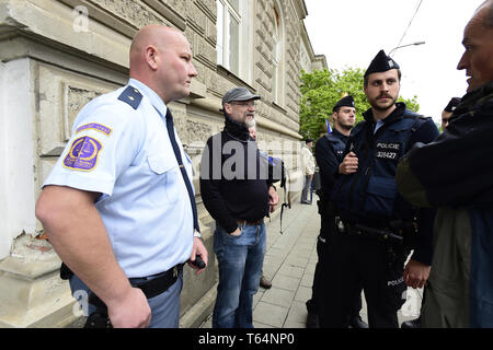 Olomouc, République tchèque. Apr 29, 2019. Mars pour pouvoir judiciaire indépendant contre la nomination de Marie Benesova en tant que nouveau ministre de la justice, organisé par millions d'instants pour la démocratie groupe dans Olomouc, République tchèque, le 29 avril 2019. Credit : Ludek Perina/CTK Photo/Alamy Live News Banque D'Images