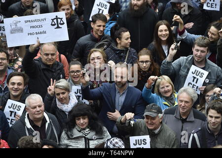 Brno, République tchèque. Apr 29, 2019. Mars pour pouvoir judiciaire indépendant contre la nomination de Marie Benesova en tant que nouveau ministre de la justice, organisé par millions d'instants pour la démocratie group à Brno, en République tchèque, le 29 avril 2019. Photo : CTK Vaclav Salek/Photo/Alamy Live News Banque D'Images