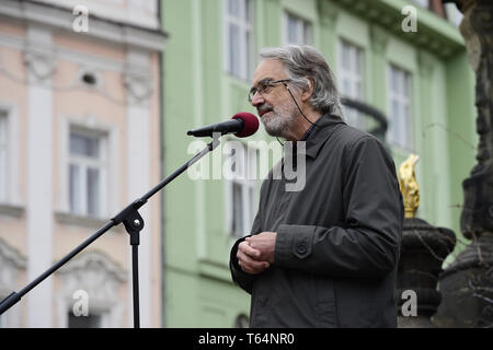 Olomouc, République tchèque. Apr 29, 2019. Mars pour pouvoir judiciaire indépendant contre la nomination de Marie Benesova en tant que nouveau ministre de la justice, organisé par millions d'instants pour la démocratie groupe dans Olomouc, République tchèque, le 29 avril 2019. Credit : Ludek Perina/CTK Photo/Alamy Live News Banque D'Images