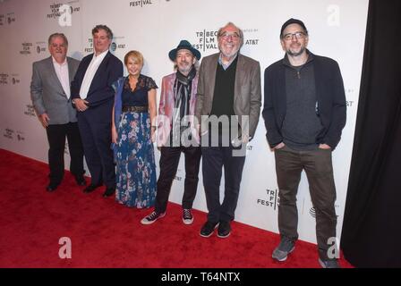 New York, New York, USA. Apr 28, 2019. Matt Groening, Al Jean, Yeardley Smith, Harry Shearer, James L. Brooks et Matt Selman assister à 'Les Simpsons' 30e anniversaire pendant le Festival du film de Tribeca 2019 à la Stella Artois Theater Crédit : Ccmb ccu recommande le 28 avril 2019 à New York. Photo : Jeremy Smith/Espace d'image/media/Alamy Punch Live News Banque D'Images