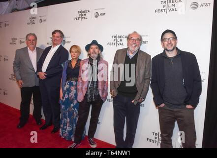 New York, New York, USA. Apr 28, 2019. Matt Groening, Al Jean, Yeardley Smith, Harry Shearer, James L. Brooks et Matt Selman assister à 'Les Simpsons' 30e anniversaire pendant le Festival du film de Tribeca 2019 à la Stella Artois Theater Crédit : Ccmb ccu recommande le 28 avril 2019 à New York. Photo : Jeremy Smith/Espace d'image/media/Alamy Punch Live News Banque D'Images