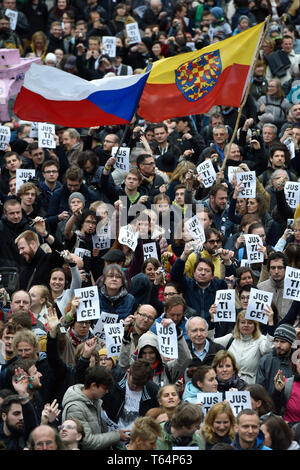 Brno, République tchèque. Apr 29, 2019. Mars pour pouvoir judiciaire indépendant contre la nomination de Marie Benesova en tant que nouveau ministre de la justice, organisé par millions d'instants pour la démocratie group à Brno, en République tchèque, le 29 avril 2019. Photo : CTK Vaclav Salek/Photo/Alamy Live News Banque D'Images