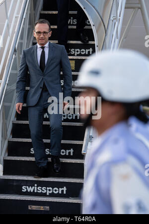 Brasilia, Brésil. Apr 29, 2019. Heiko Maas (SPD), Ministre des affaires étrangères de la République fédérale d'Allemagne, arrive à l'aéroport Presidente Juscelino Kubitschek. La Maas voyage en Amérique latine est le prélude à une offensive politique et économique pour renforcer les relations avec le continent. Credit : Fabian Sommer/dpa/Alamy Live News Banque D'Images