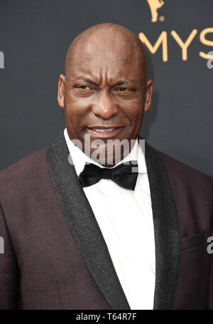 ***PHOTO*** cinéaste John Singleton est décédé à l'âge de 51 ans. LOS ANGELES, CA - le 18 septembre : John Singleton arrive à la 68e Emmy Awards au Théâtre de Microsoft le 18 septembre 2016, à Los Angeles, Californie. Credit : mpi99/MediaPunch Banque D'Images