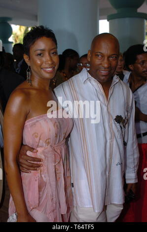 MIAMI - 16 juillet : DirectorJohn et Singleton épouse Akosua Busia au Film La vie 8e édition du Festival du Film Noir américain à la Jackie Gleason Theater Le 16 juillet 2005, à Miami, en Floride. People : Nia Long et le réalisateur John Singleton Banque D'Images